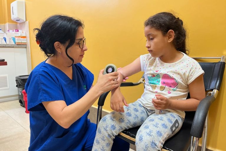 Galápagos sostenible: cómo la USFQ transforma vidas a través de la educación, la salud y la comunidad